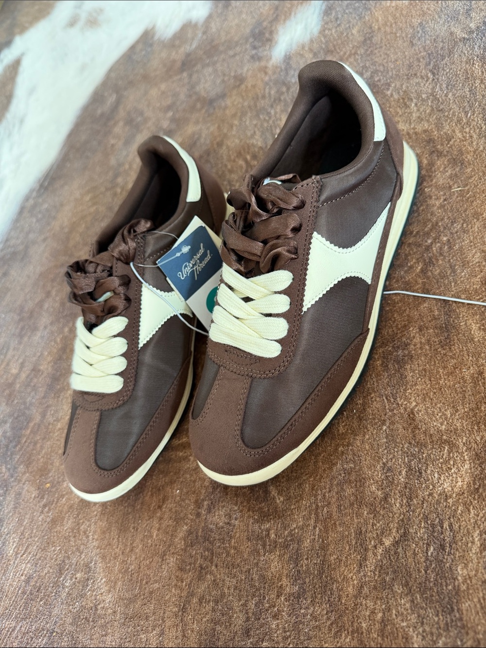 women's Universal Thread Brown & Cream Skyler Retro jogger shoes size 8